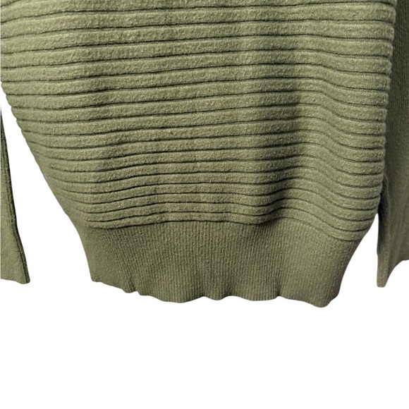 Time & Tru Women’s V-Neck pullover sweater in green amber Size Medium 8-10 EUC - Picture 6 of 9